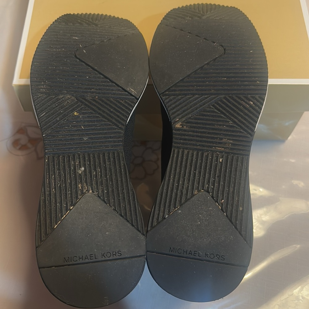 MICHAEL KORS SKYLER BOOTIE - Picture 7 of 11